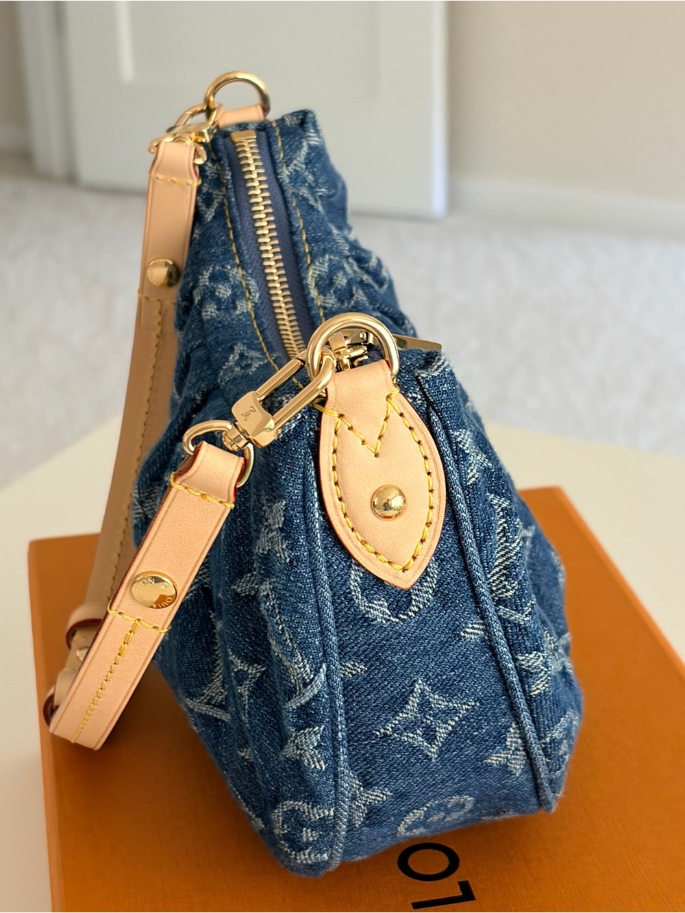 NEW Louis Vuitton Pochette Valley - Blue Denim - Picture 3 of 13